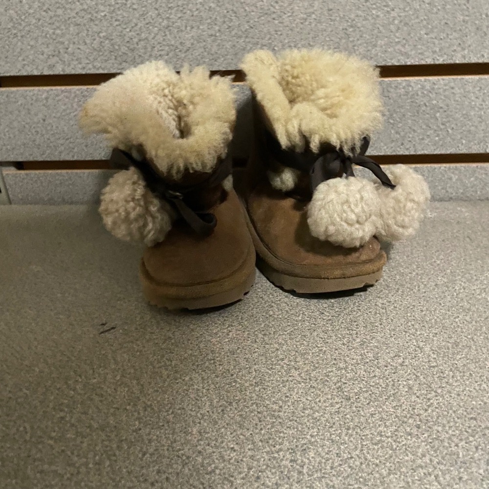 Kids UGG Boots Brown Sheepskin Lined Pom Pom Bow Size 7 Toddler